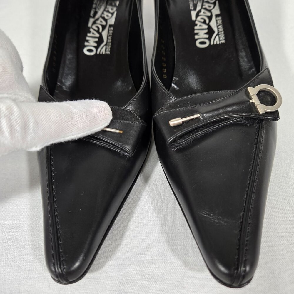 Vintage SALVATORE FERRAGAMO-GESSICA Black Leather Pointed Kitten Pump Sz 7.5 2A - Picture 4 of 16
